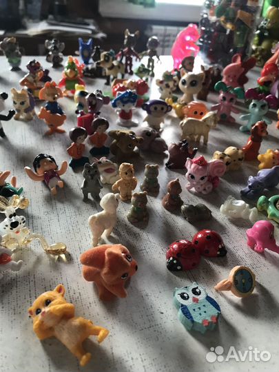 Маленькие машинки и маленькие игрушки