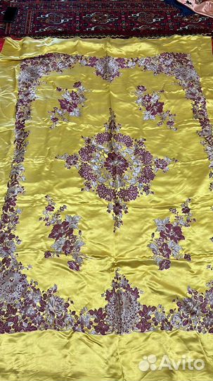 Китайские шелковые покрывало, скатерть, подушки