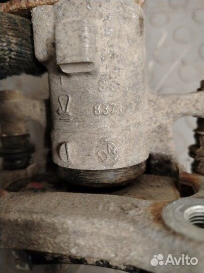 Суппорт задний правый Renault Fluence седан K4M