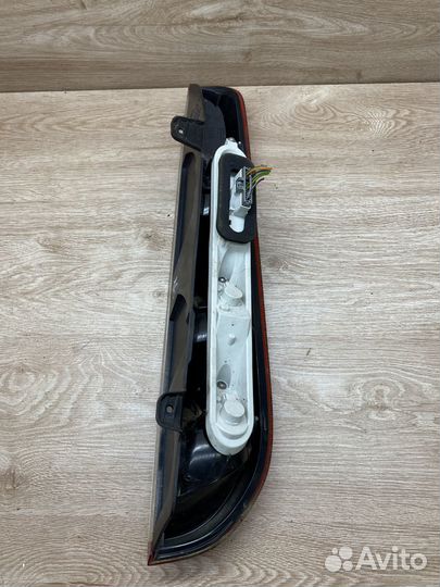 Фонарь левый Ford Focus 2 рест универсал 111845
