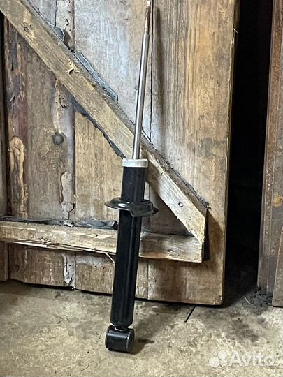 Задняя стойка