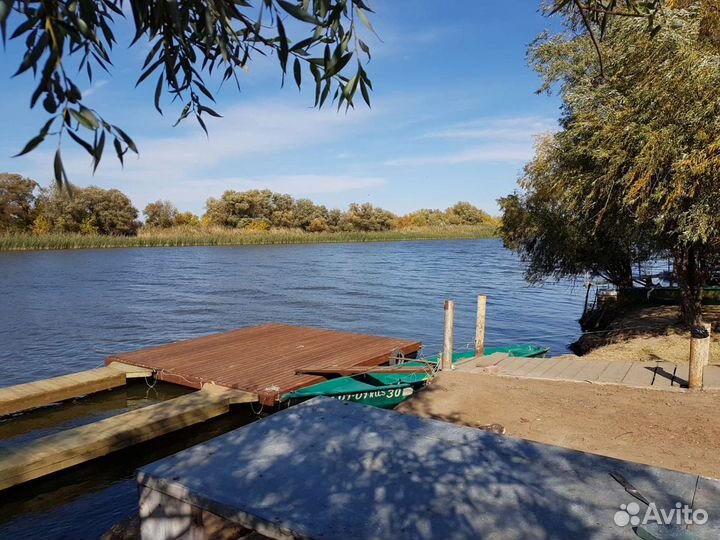 Домики у реки