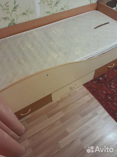 Кровать