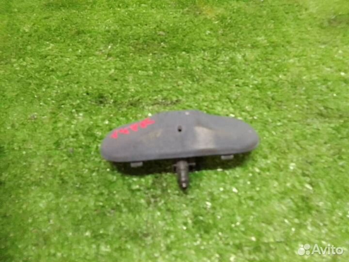 Форсунка омывателя лобового стекла VW Tiguan 2007