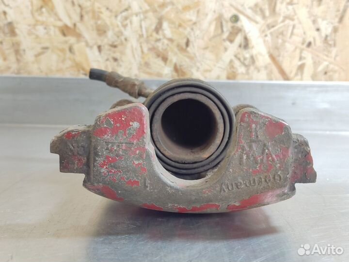 Суппорт передний левый Volkswagen Golf 3