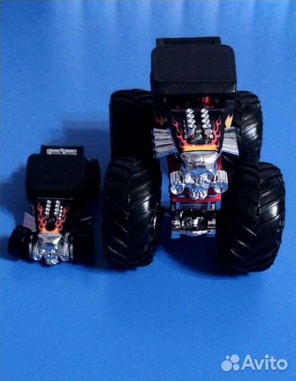 Трек Hot Wheels Monster Trucks гараж