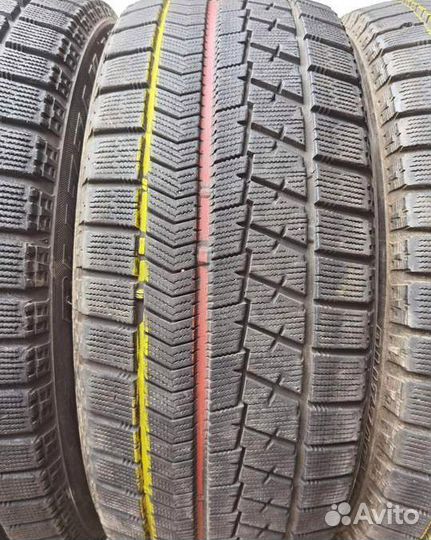 Bridgestone Blizzak VRX 215/55 R17 102H