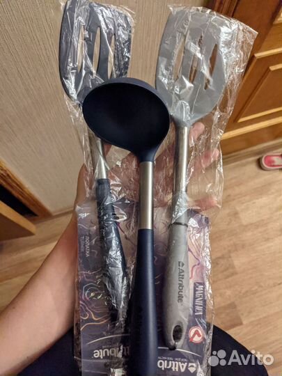 Набор столовых приборов отдам