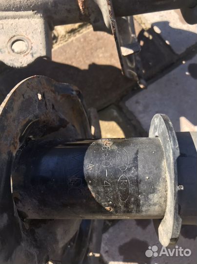 Продаю амортизаторы для kia rio