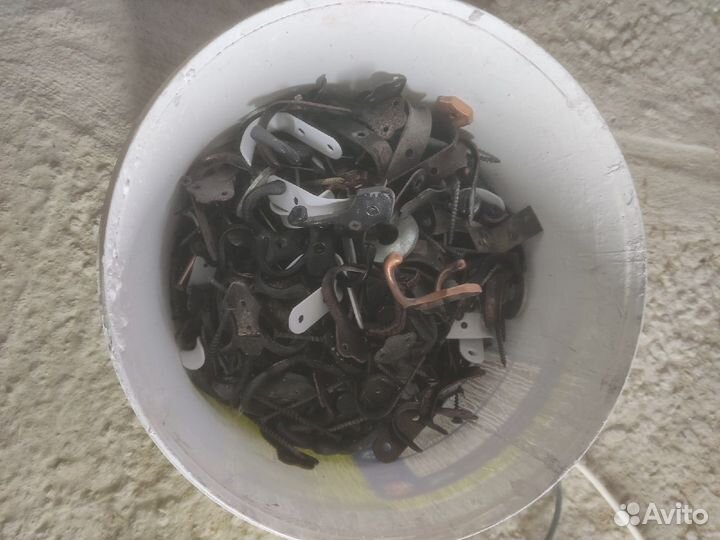 Крючки для вешалки