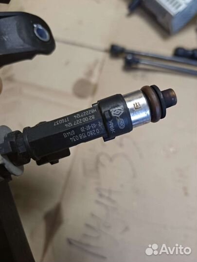 Рампа топливная с форсунками Renault Logan 2