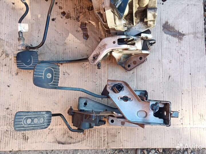 Коробка МКПП комплект на Nissan Tiida HR16