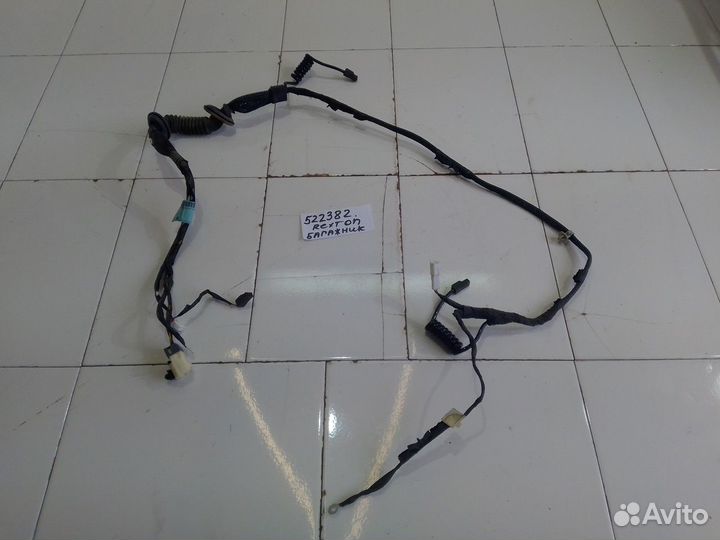 Электропроводка двери багажника (SsangYong Rexton)