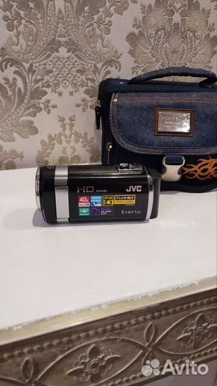 Цифровая видеокамера JVC