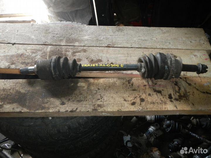 Полуось передняя левая Hyundai Trajet