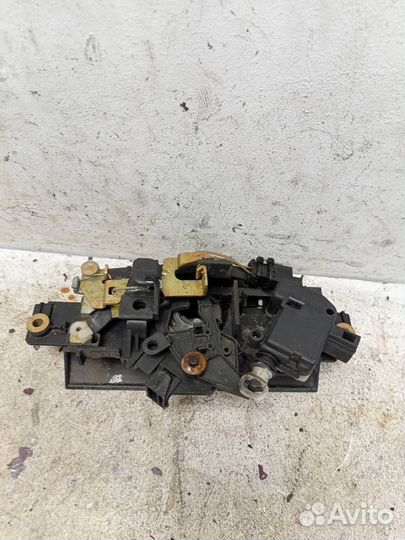 Замок двери багажника Ауди