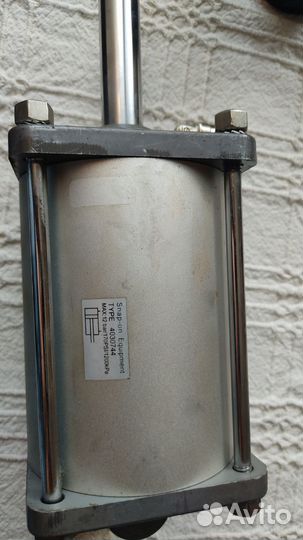 Пневмоцилиндр вертикальной стойки Monty3300