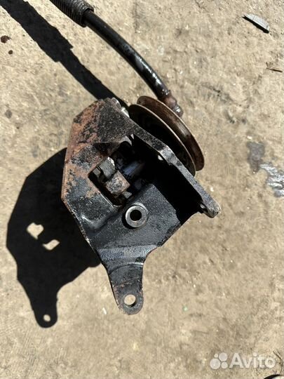 Kia sportage 1 насос гур с кронштейном