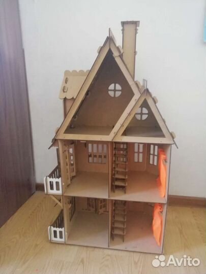 Большой кукольный домик