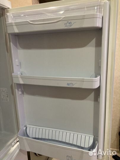 Холодильник indesit