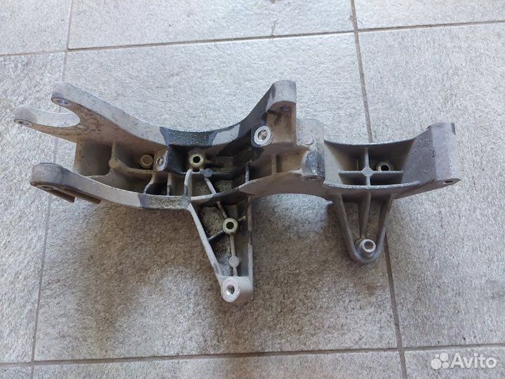 Кронштейн генератора Audi Q7 внедорожник 3.6 2007