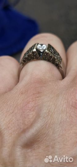 Мужской золотой перстень с камнем