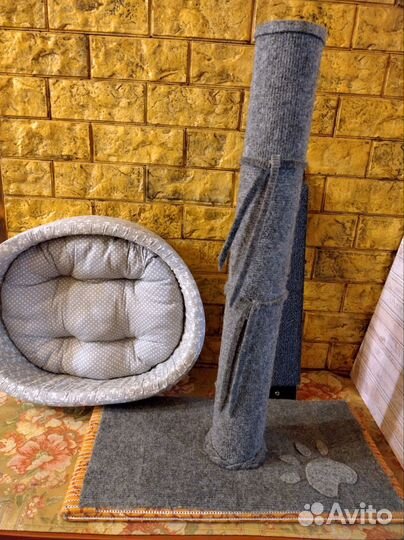 Когтеточка и лежанка для животных