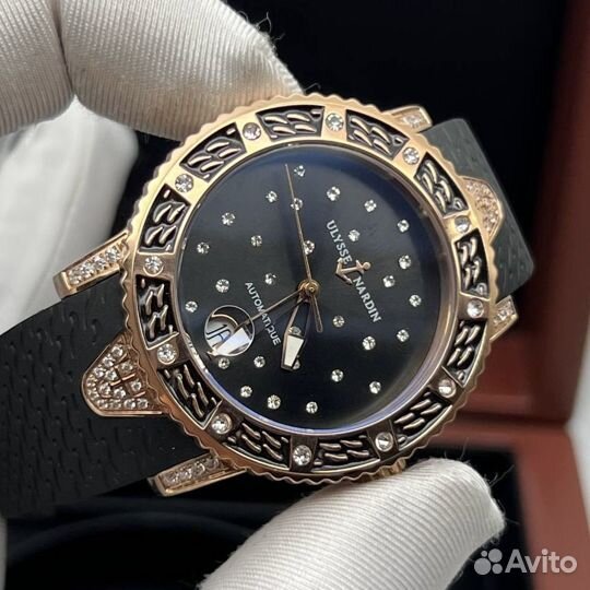 Механические женские часы на каучуковом браслете