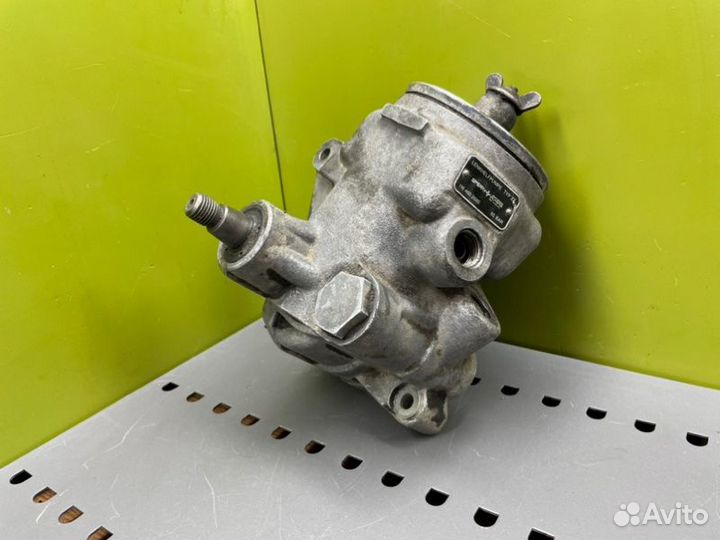 Насос гур Mercedes W123 М102 2.3 1985