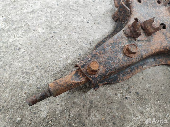 Рычаг подвески нижний передний левый Nissan