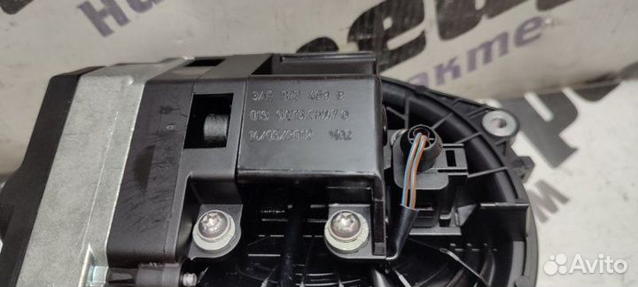 Парковочная камера задняя Volkswagen Passat Cc 358