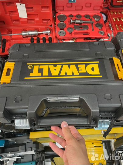 Шуруповерт бесщеточный DeWalt