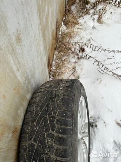 Pirelli Ice Zero 215/55 R16 97T