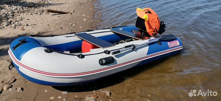 Лодка с мотором