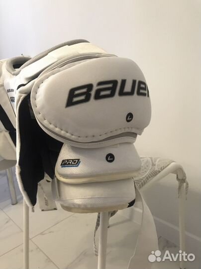 Нагрудник хоккейный Bauer Pro
