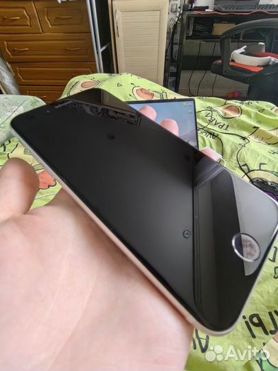 iPhone SE, 64 ГБ