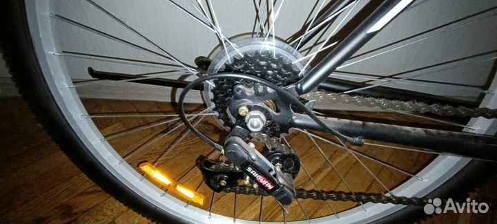 Городской велосипед 18 скоростей, черно-красный