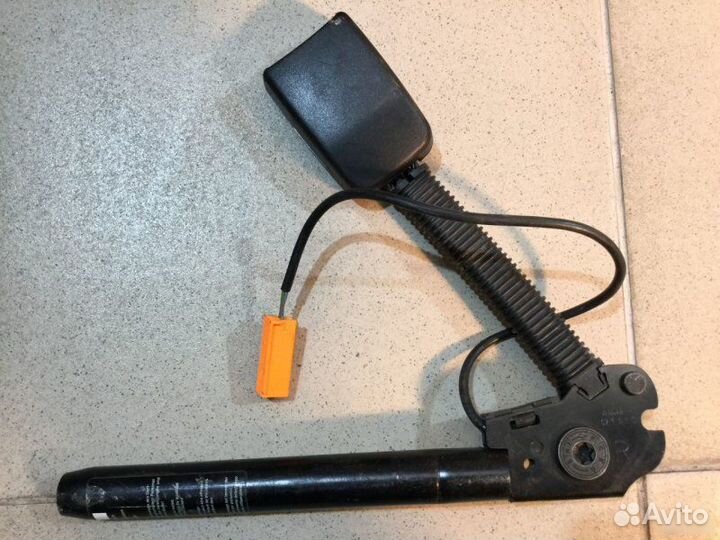 Ответная часть ремня безопасности Ford Fusion