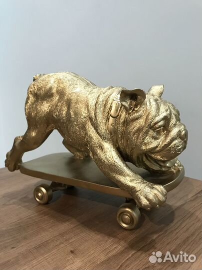 Скульптура собака на скейте Boo Concept