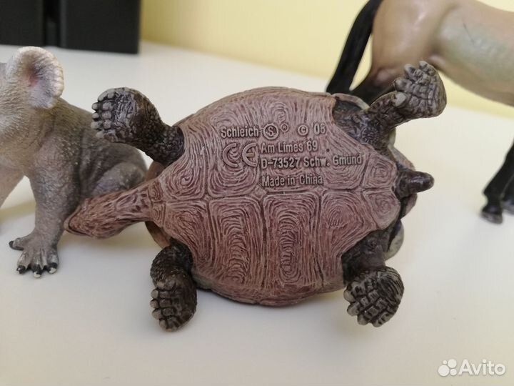 Schleich фигурки черепаха жеребец ахалтекинский