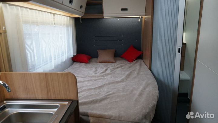 Полуинтегрированный Sun Living S70DF, 2020