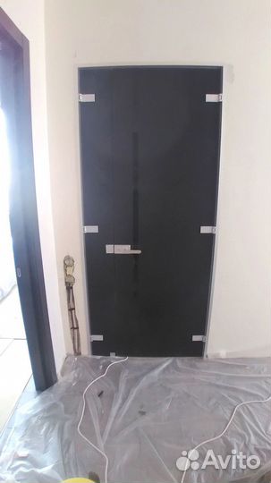 Распашные стеклянные двери