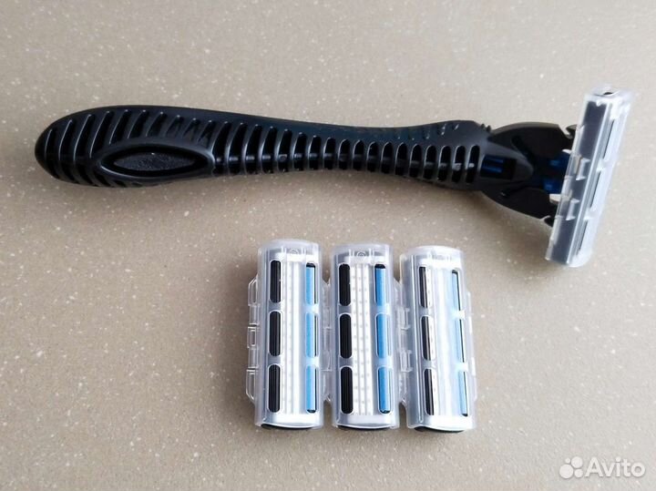 4 касс. и станок бритва BIC Hybrid 3