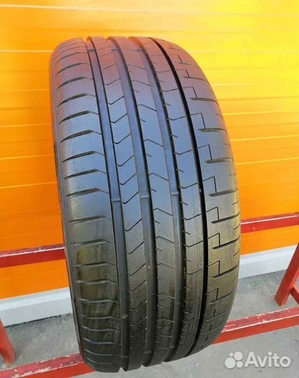 Pirelli P Zero PZ4 235/40 R19 92Y