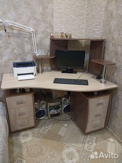 Компьютерный стол