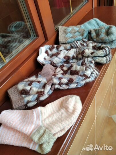 Вещи для женщин - шаль, палантин, шапки, носки