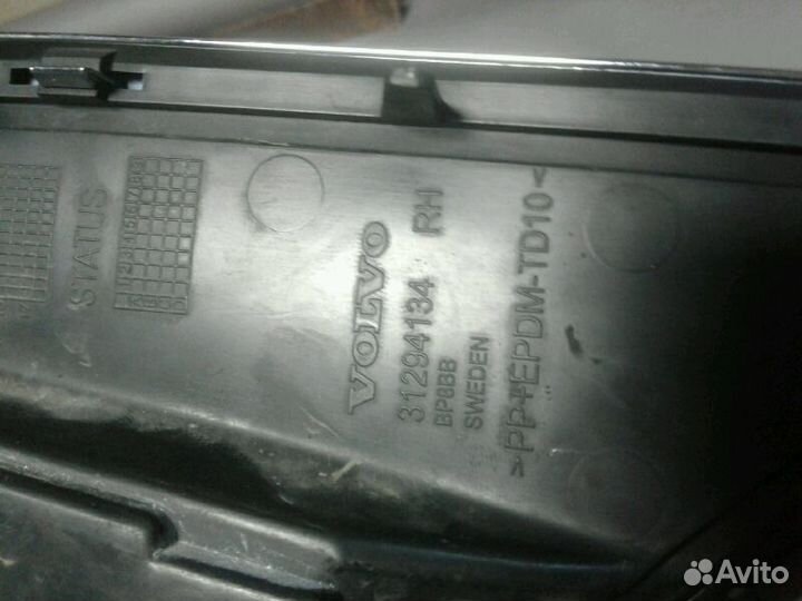 Вольво S-60. Заглушка бампера