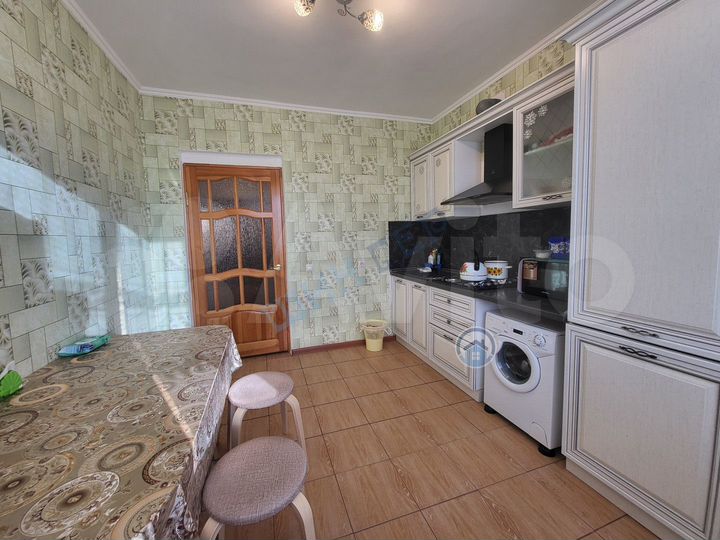 2-к. квартира, 54 м², 1/3 эт.