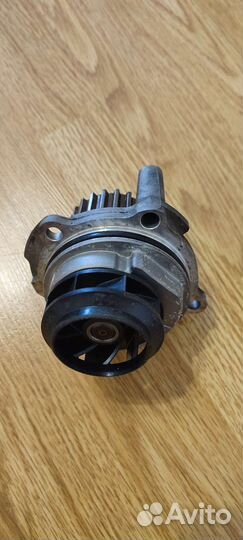 Помпа водяная Skoda Octavia A5 1.6 BSE
