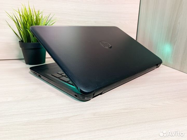 Ноутбук HP Core i3/Radeon R5 M330/8Gb/SSD